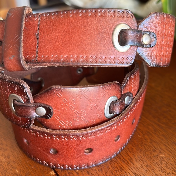 Fossil Genuine leather Belt Brass / Silver Buckle hardware embossed sz Medium - Picture 3 of 16